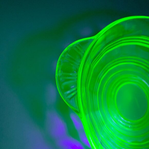 Set Of 3 VTG Uranium Glass Custard Cups Handles Ribbed Design Glows - Picture 7 of 8